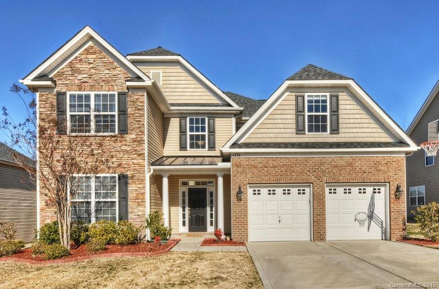 This remarkable home is located in highly sought-after Harrisburg with Harrisburg schools. From the master on the main floor, to the loft plus bonus room, to the spacious walk-out storage room, buyers will be delighted. The open floor plan, the like-new feel and the amenities of Litchfield Village make this home a must-see!