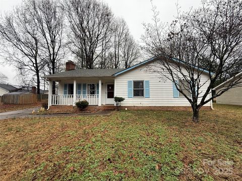 Photo of 5724 Glenshire Court, Charlotte, NC 28269 (MLS # 4328047)