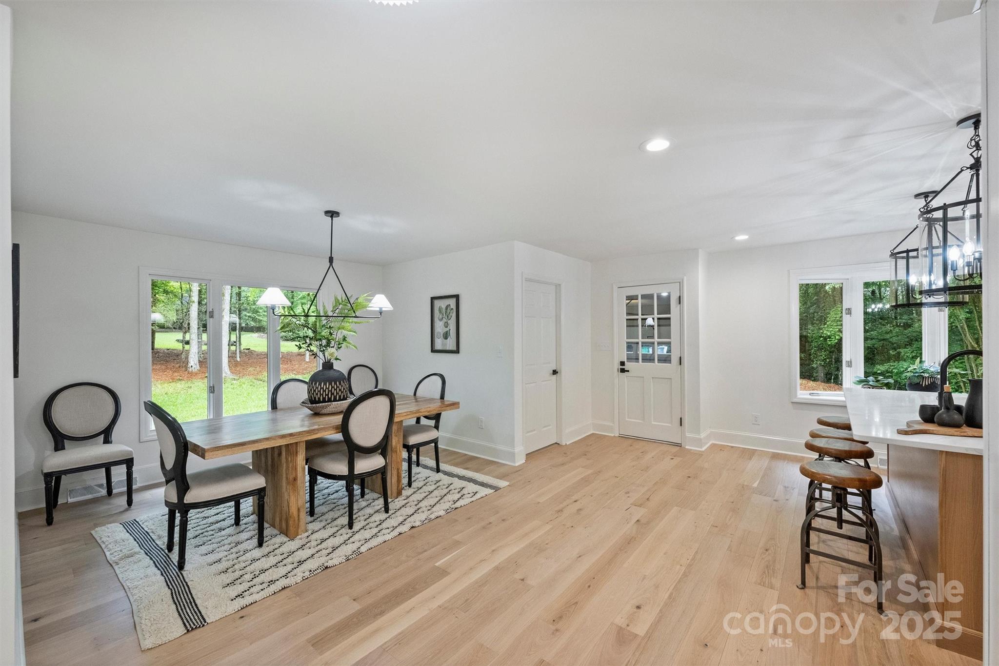 9520 Squirrel Hollow Lane