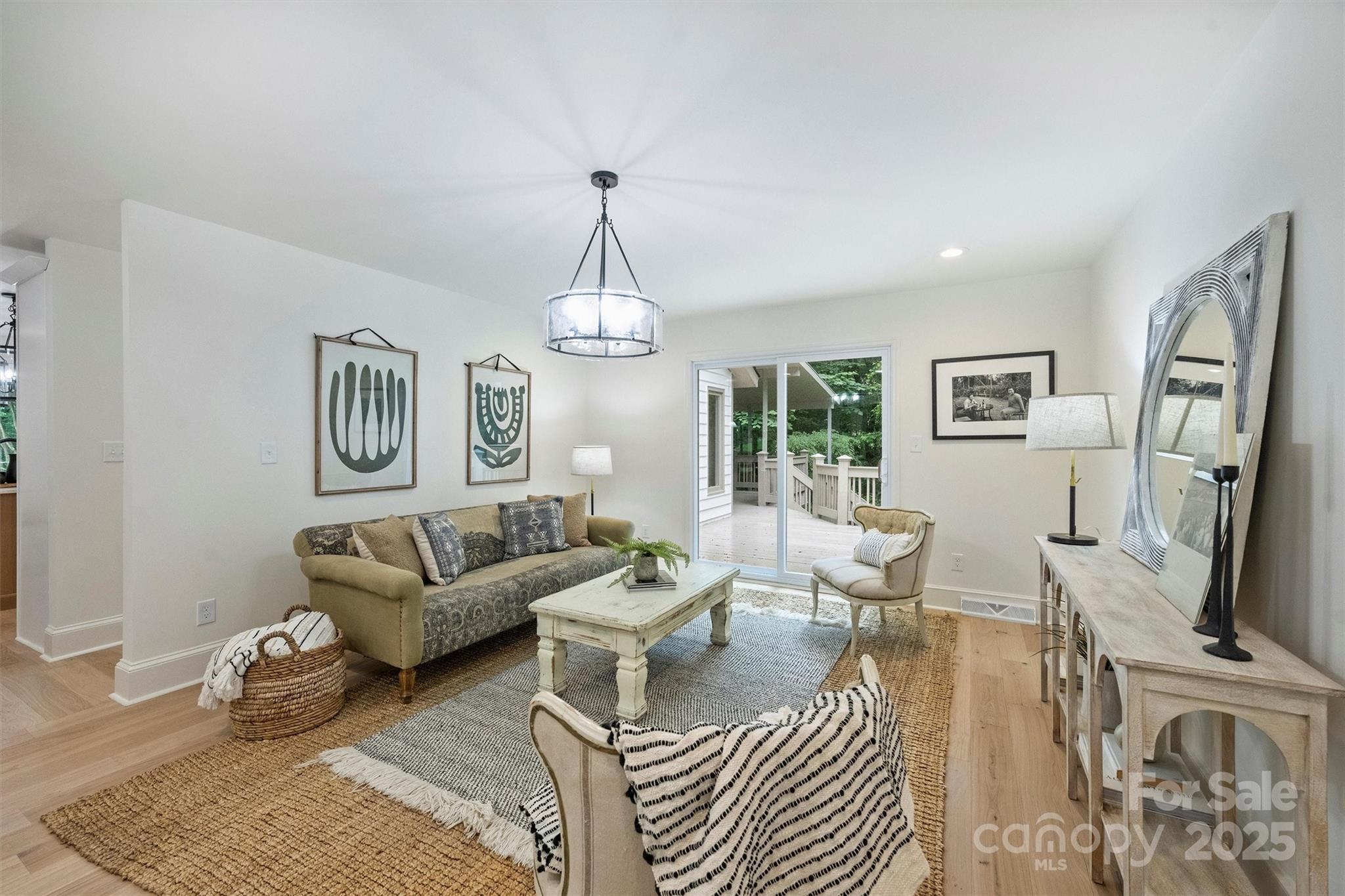 9520 Squirrel Hollow Lane