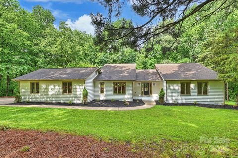 9520 Squirrel Hollow Lane Charlotte NC 28270