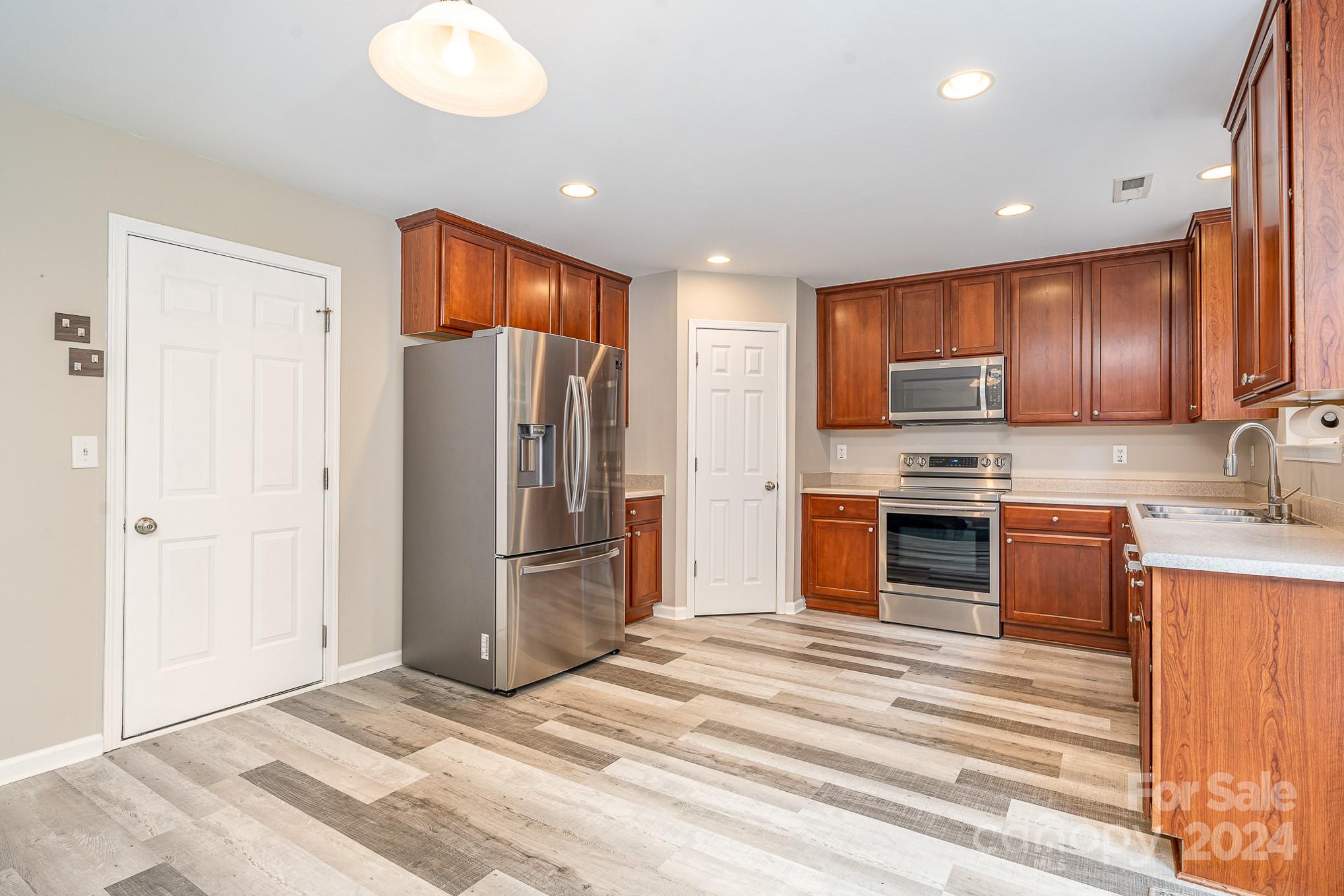 Sandy Pointe - Residential