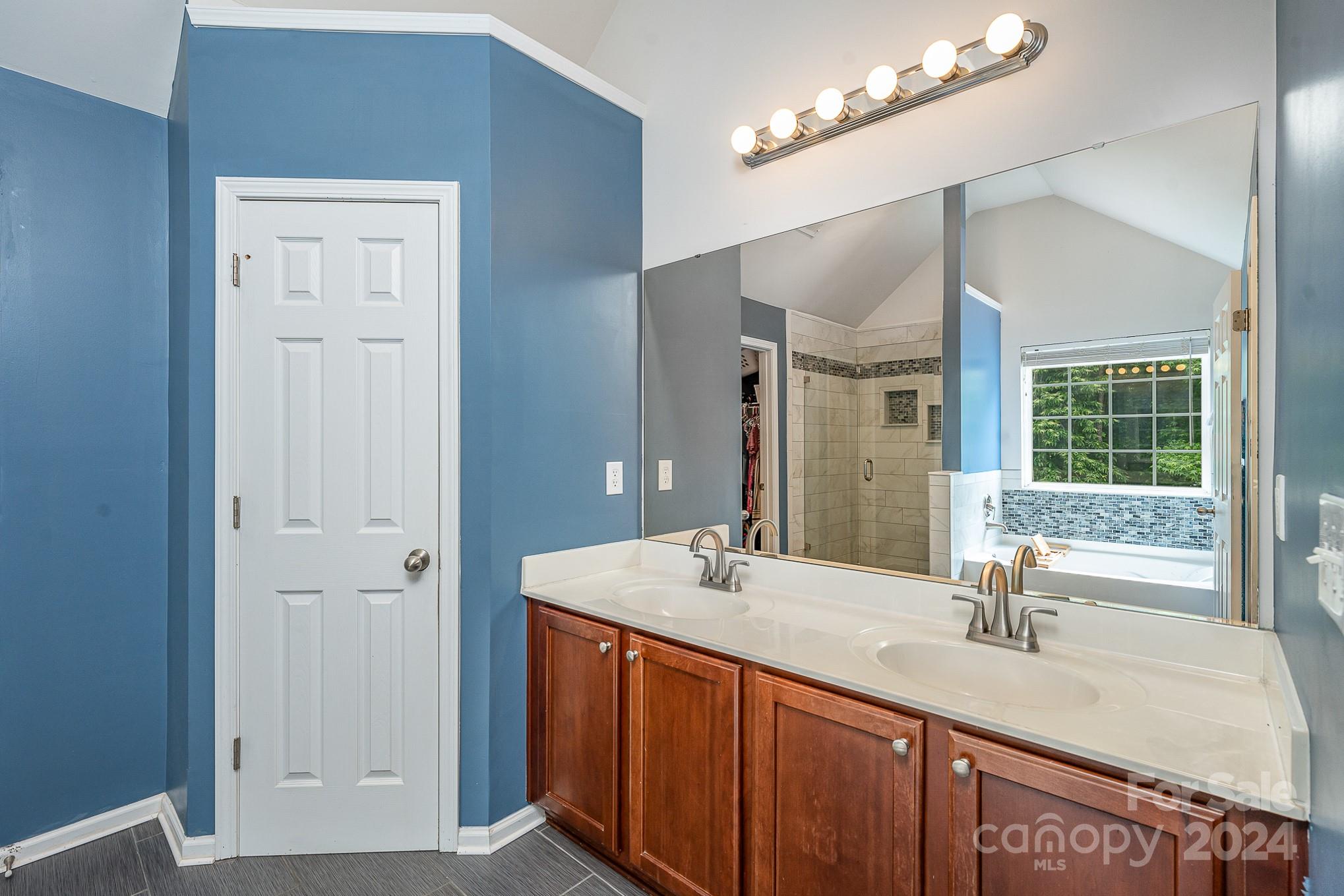 Sandy Pointe - Residential