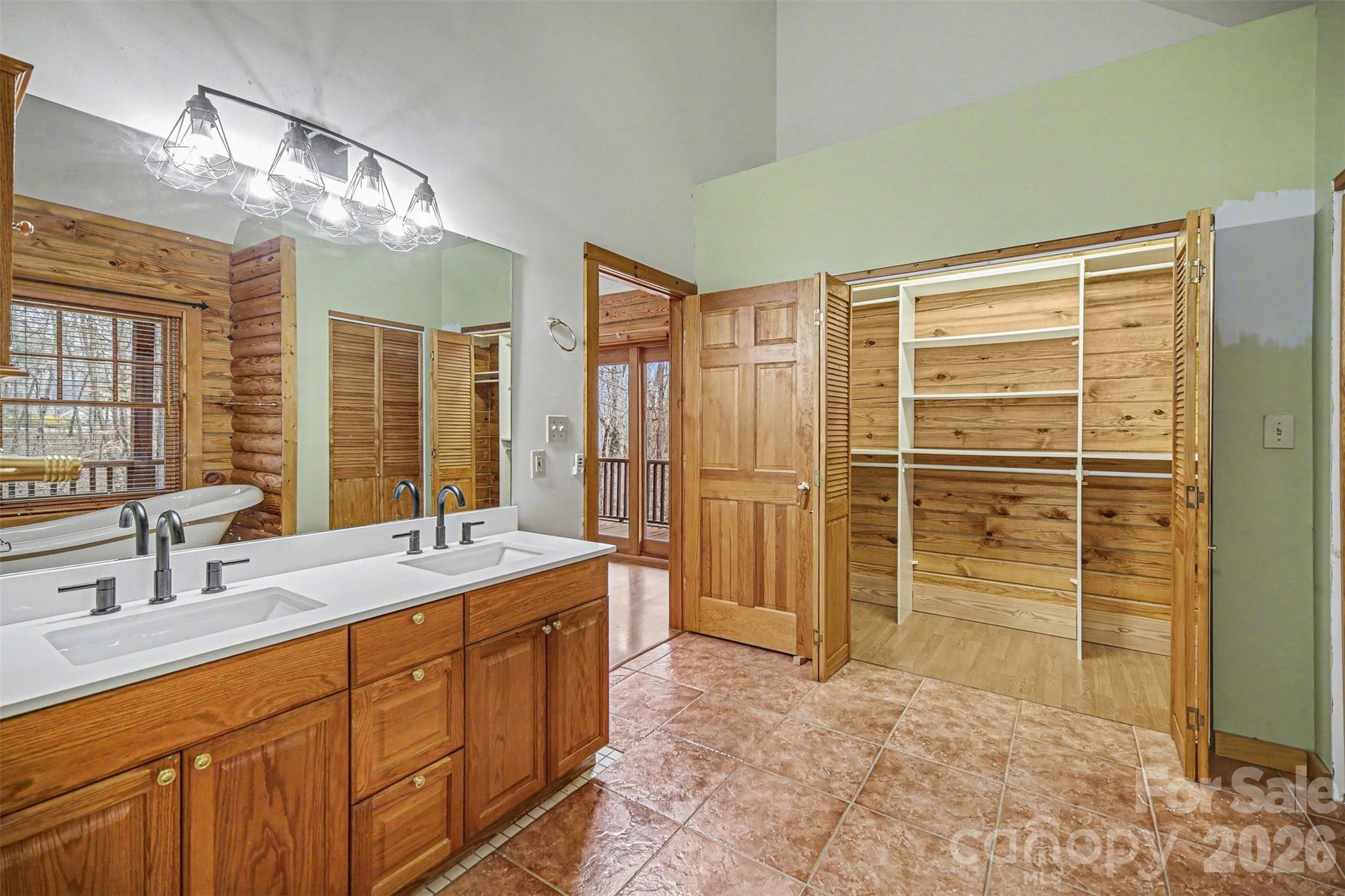 SHADY OAKS - Residential