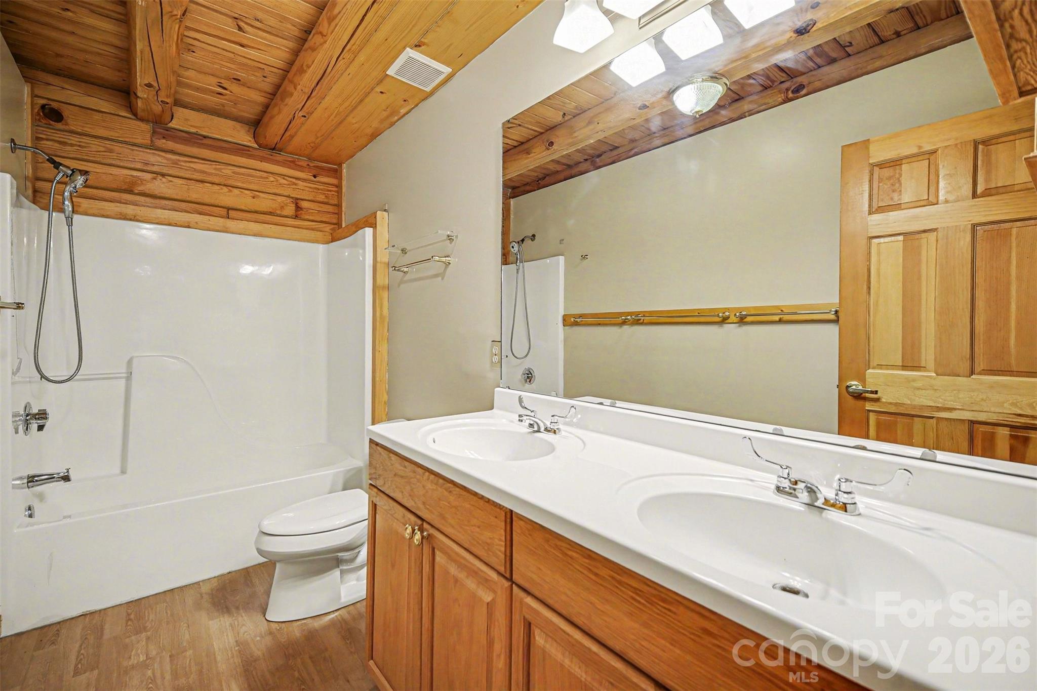 SHADY OAKS - Residential