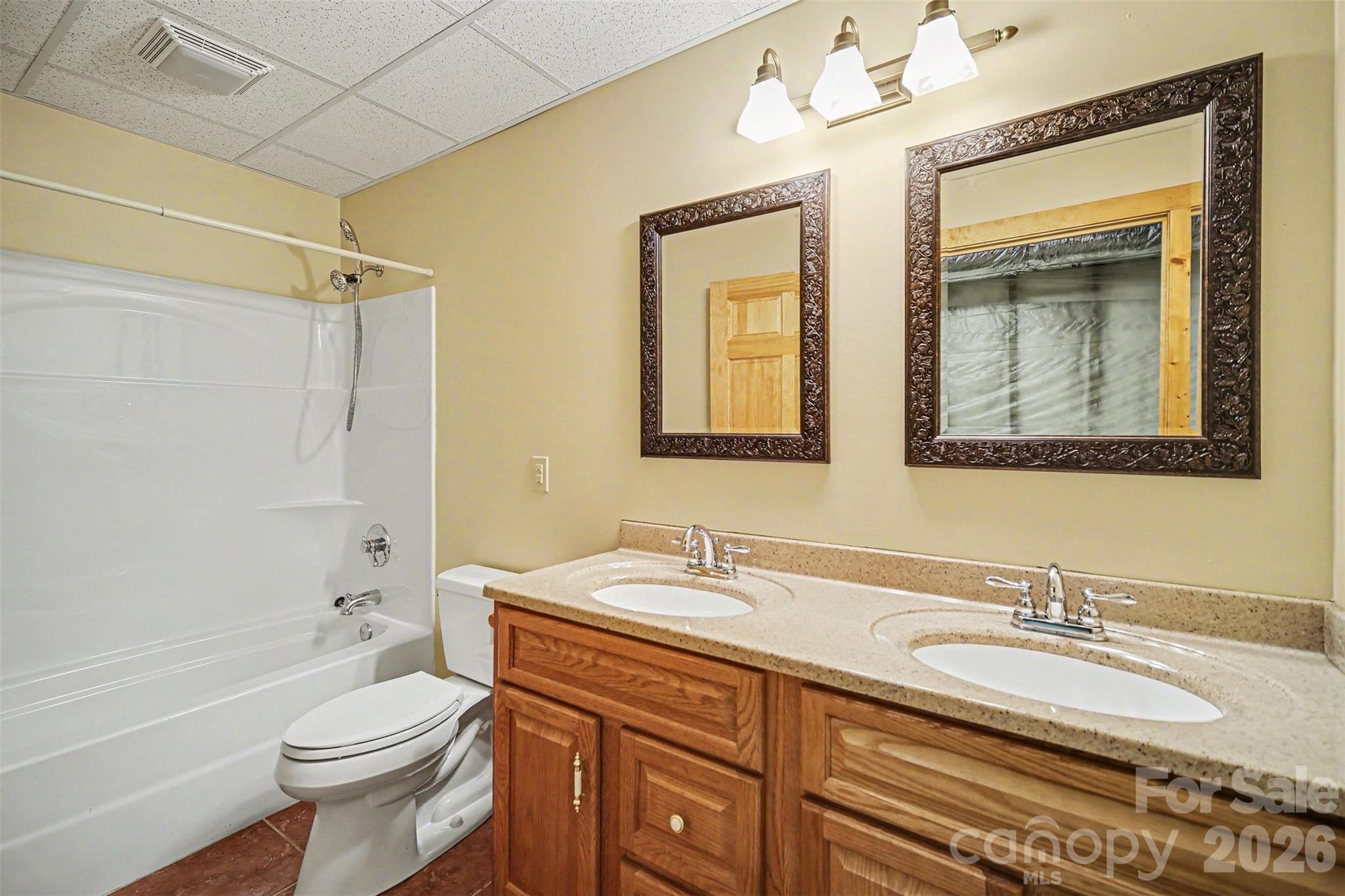 SHADY OAKS - Residential