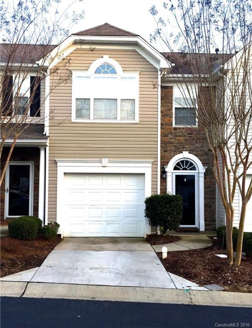 3 Bed 2.5 Bath townhome. Located in the Fort Mill school district. Has granite, tile backsplash, washer and dryer included, and a 1 car garage. Great location! Easy access to 77, shopping, and restaurants.