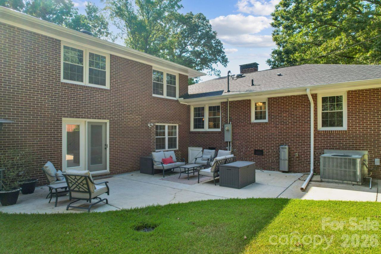 1729 Lumpkin Circle