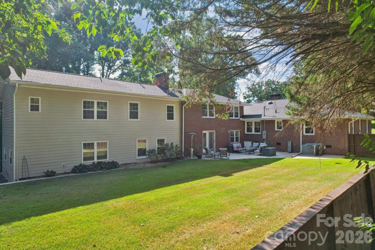 1729 Lumpkin Circle