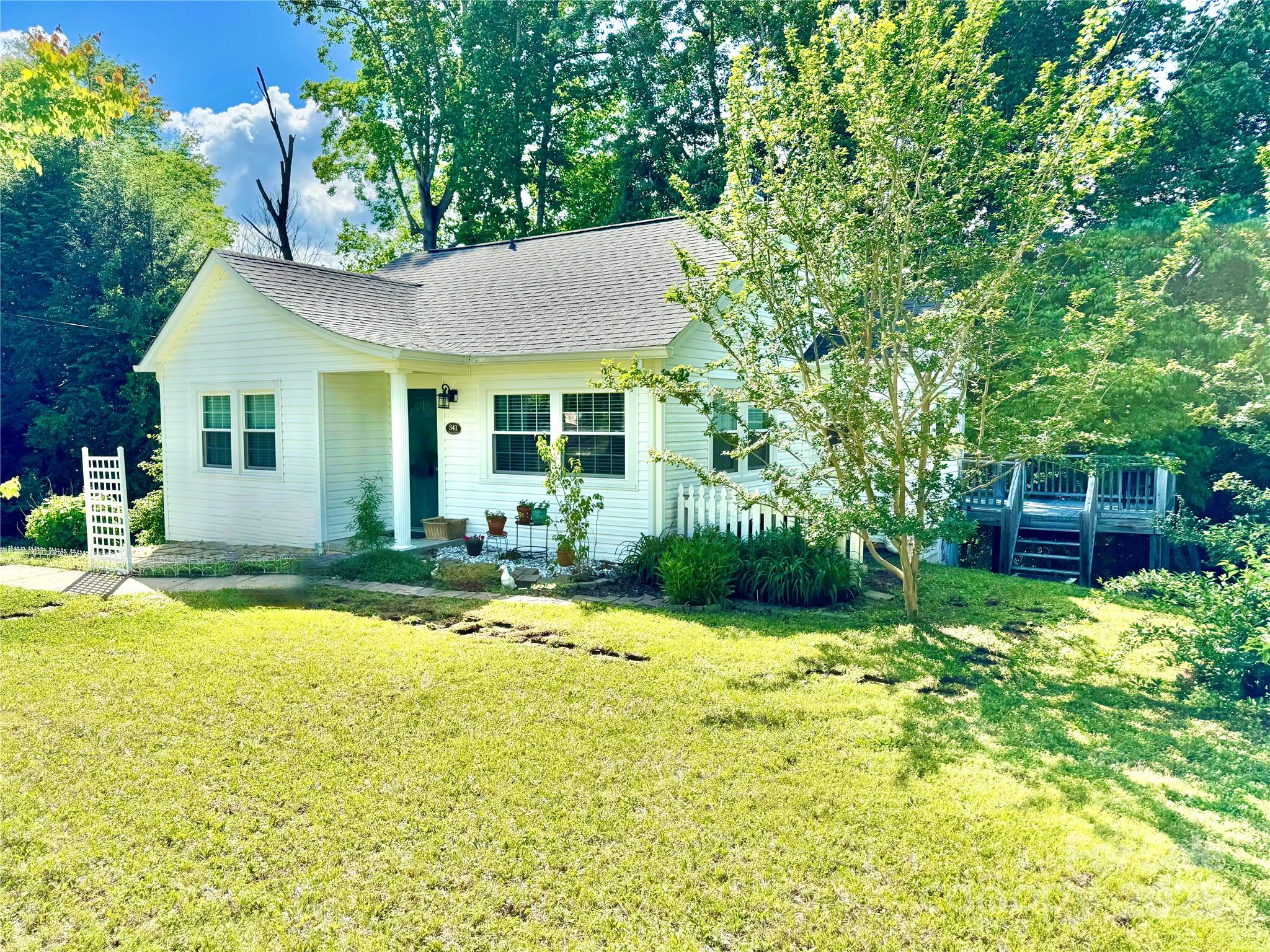 341 Eastover Circle NE
