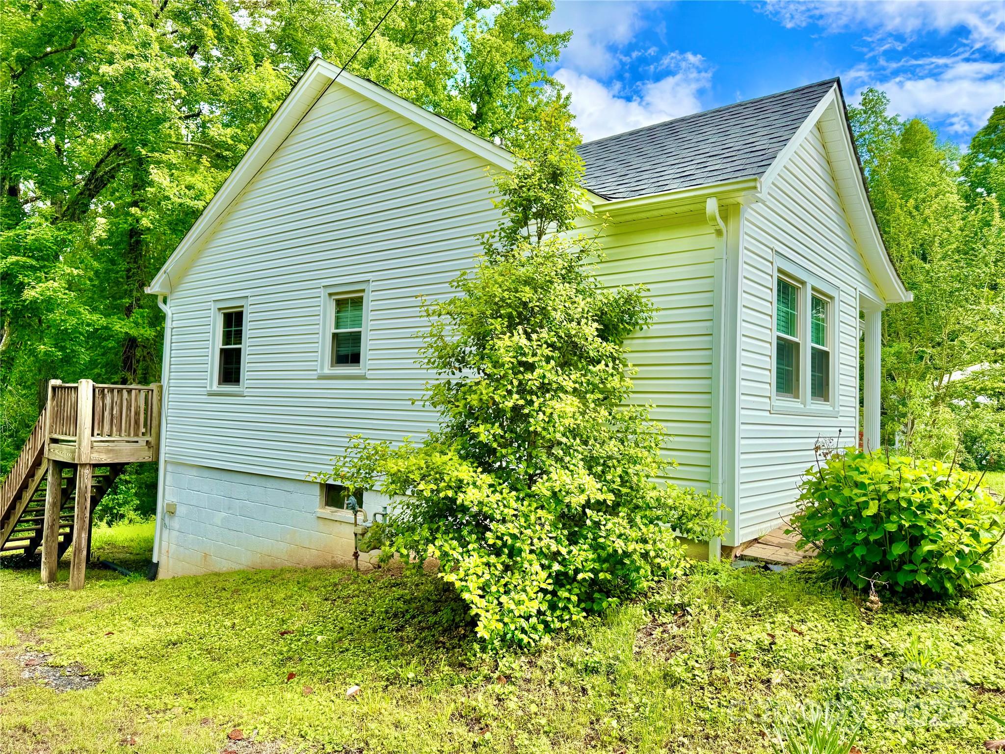341 Eastover Circle NE