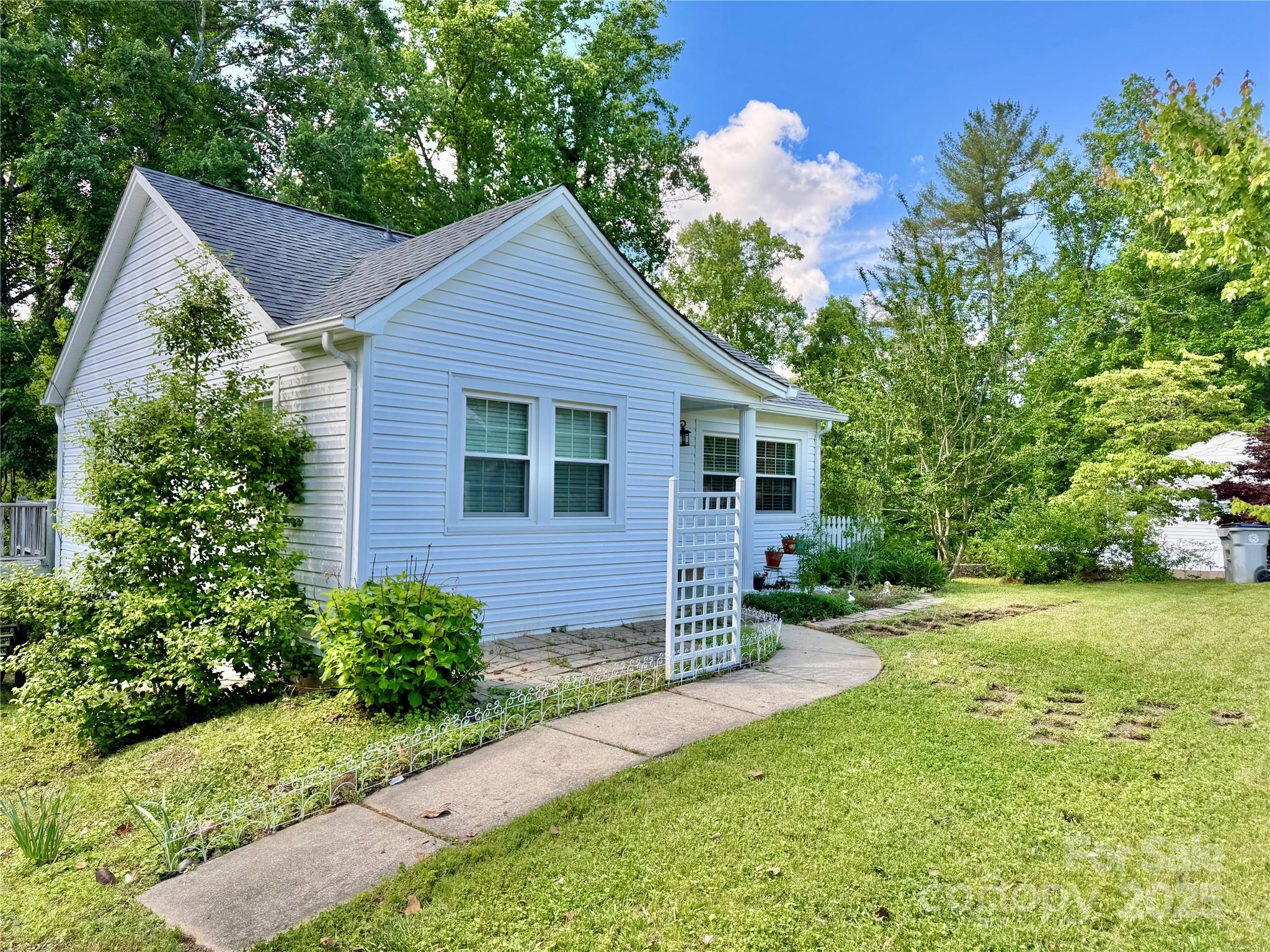 341 Eastover Circle NE