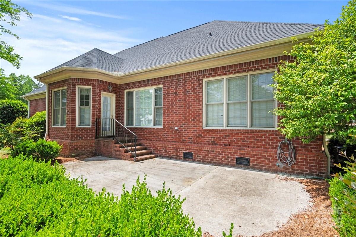 600 Robinhood Drive