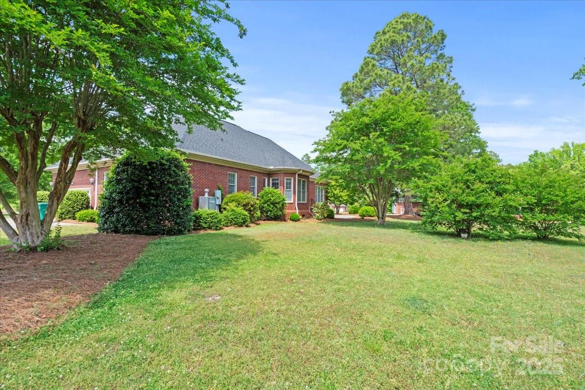 600 Robinhood Drive