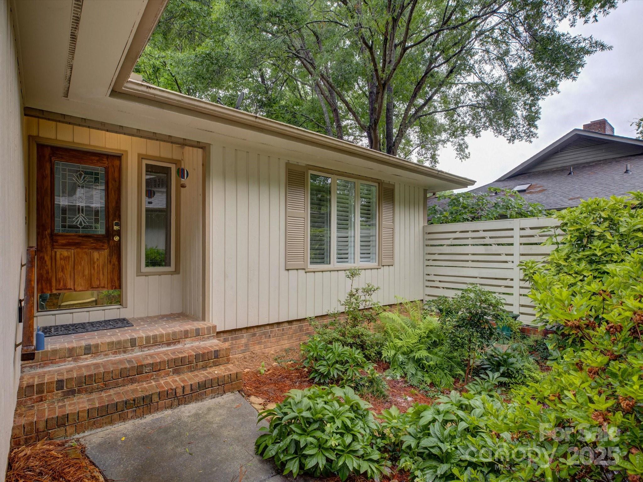 8 Sunrise Point Road