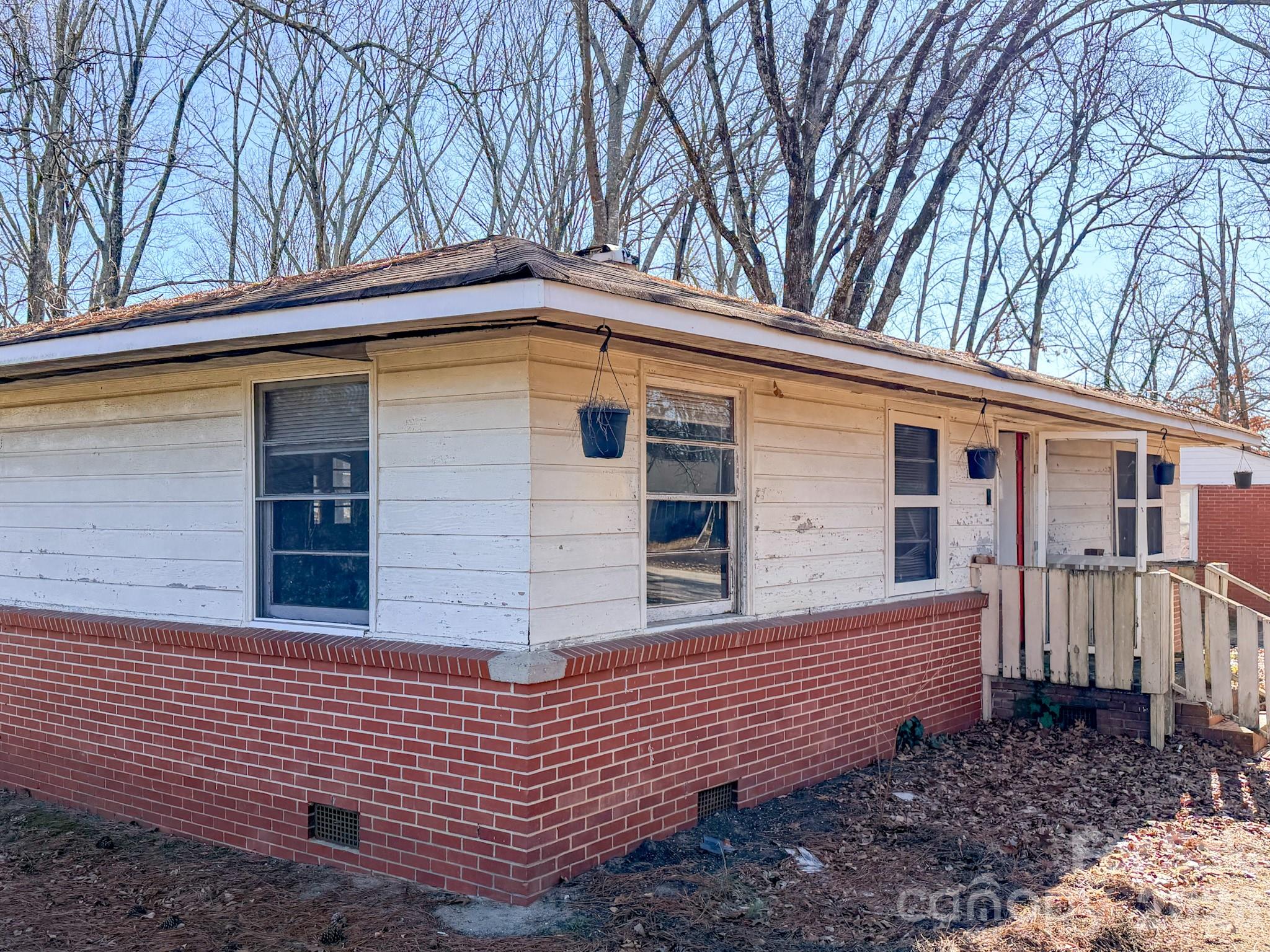 1035 S Stonewall Avenue