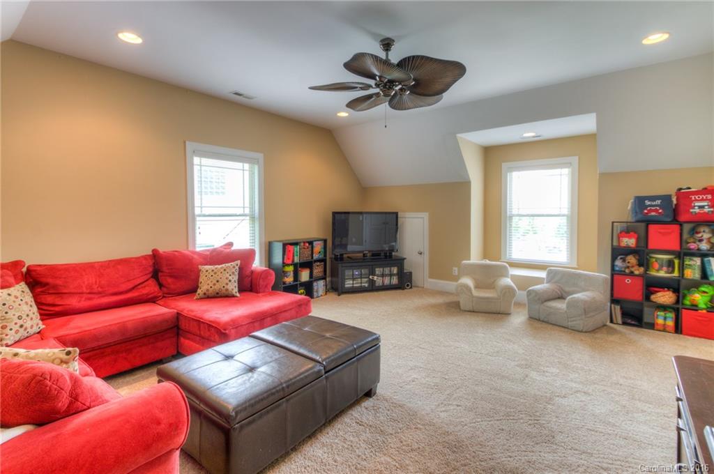 Chestnut Oaks - Residential