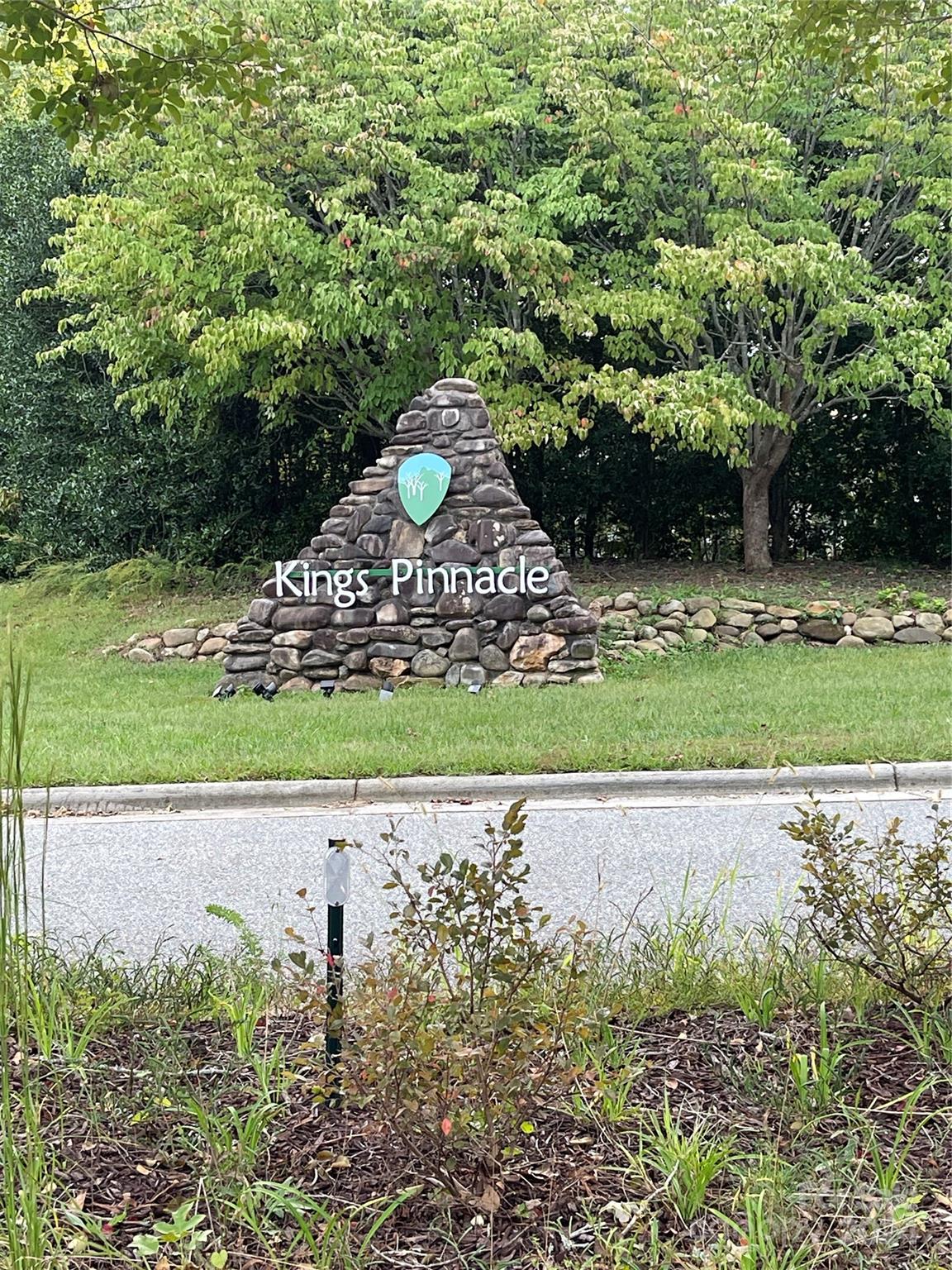 Kings Pinnacle - Land