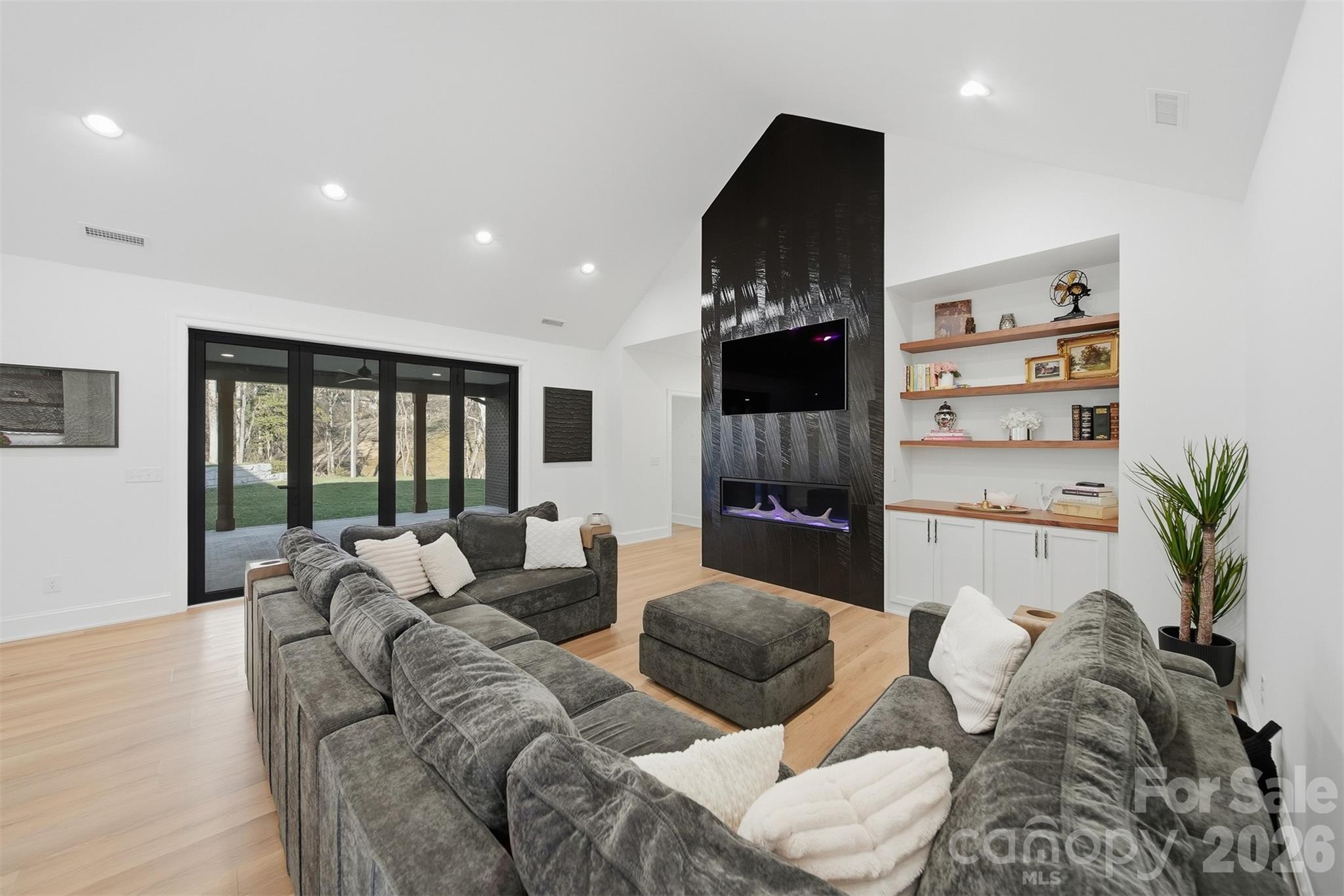 6054 Willowbottom Road