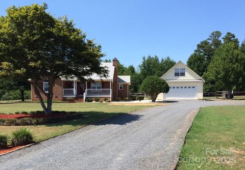 Photo of 2600 Foxworth Drive, Monroe, NC 28110 (MLS # 4315452) Photo of 2600 Foxworth Drive, Monroe, NC 28110 (MLS # 4315452)