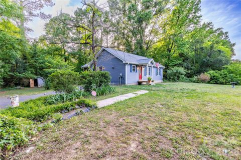 Photo of 6617 Hwy 73 Highway W, Mount Gilead, NC 27306 (MLS # 4374262)