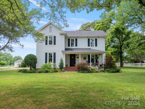 Single Family Residence in Clover SC 2633 Filbert Highway.jpg