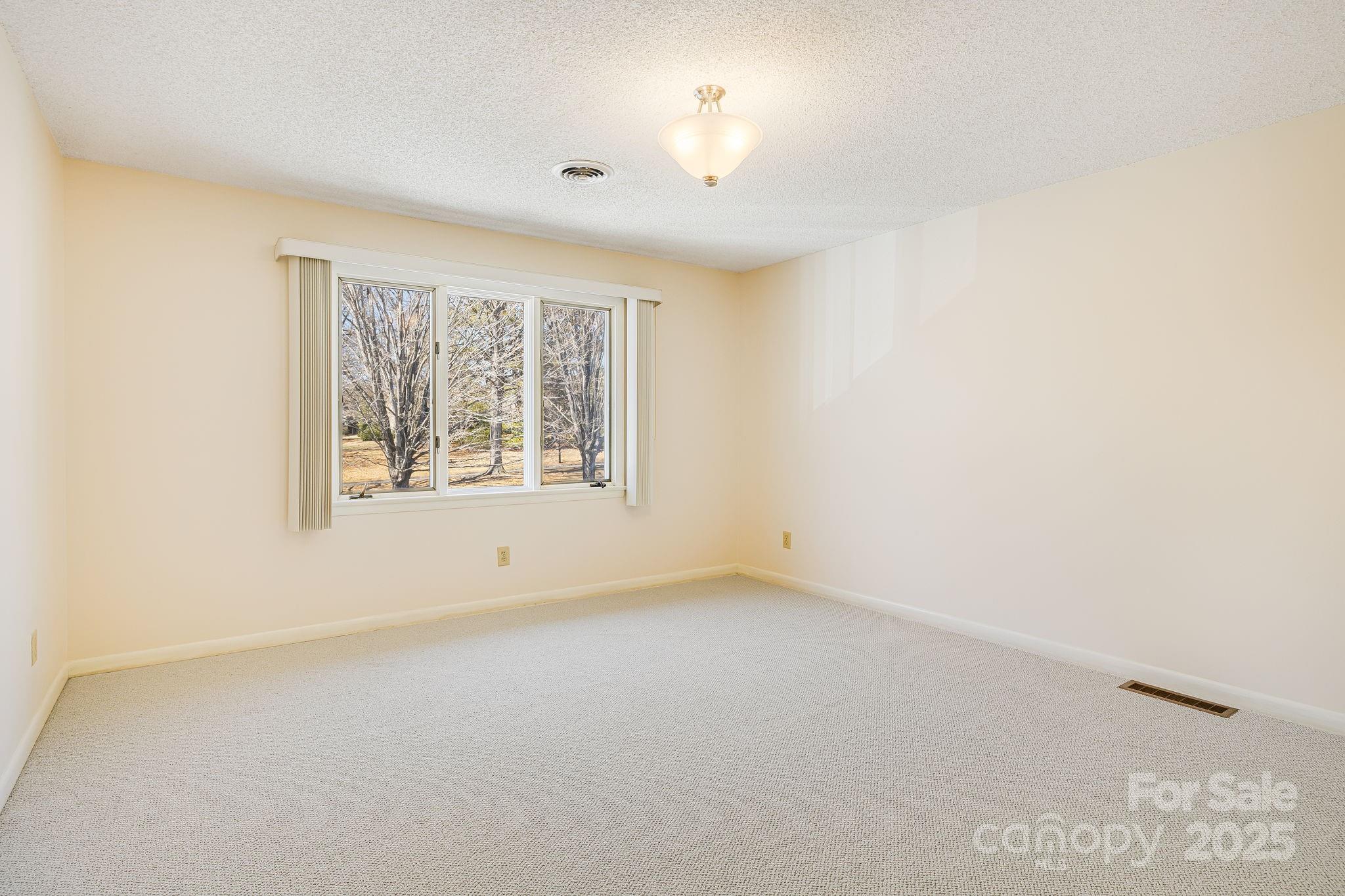 Asheville, North Carolina 28803, United States, 3 Bedrooms Bedrooms, ,3 BathroomsBathrooms,Residential,Under Contract,85456