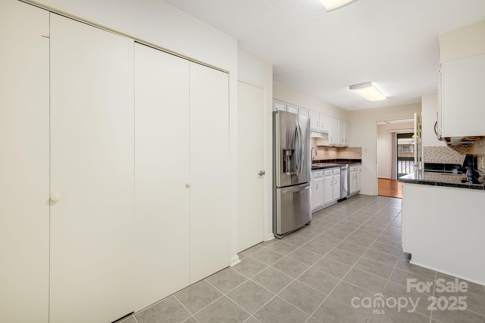 Asheville, North Carolina 28803, United States, 3 Bedrooms Bedrooms, ,3 BathroomsBathrooms,Residential,Under Contract,85456