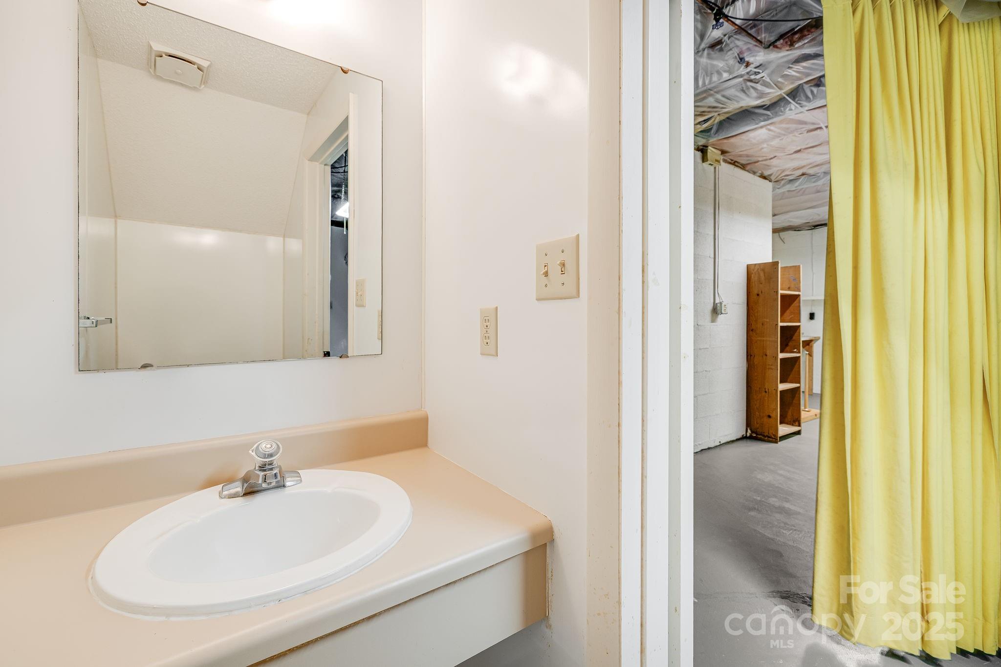 Asheville, North Carolina 28803, United States, 3 Bedrooms Bedrooms, ,3 BathroomsBathrooms,Residential,Under Contract,85456