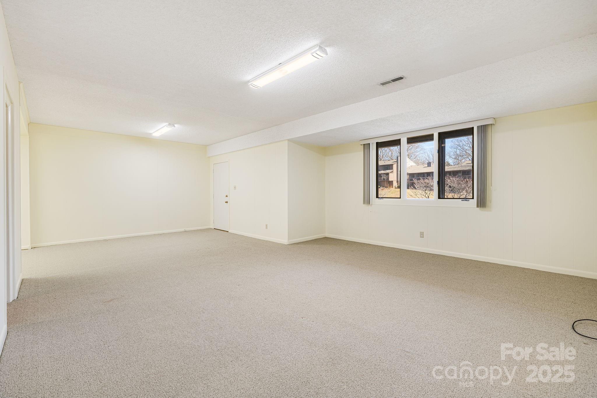 Asheville, North Carolina 28803, United States, 3 Bedrooms Bedrooms, ,3 BathroomsBathrooms,Residential,Under Contract,85456