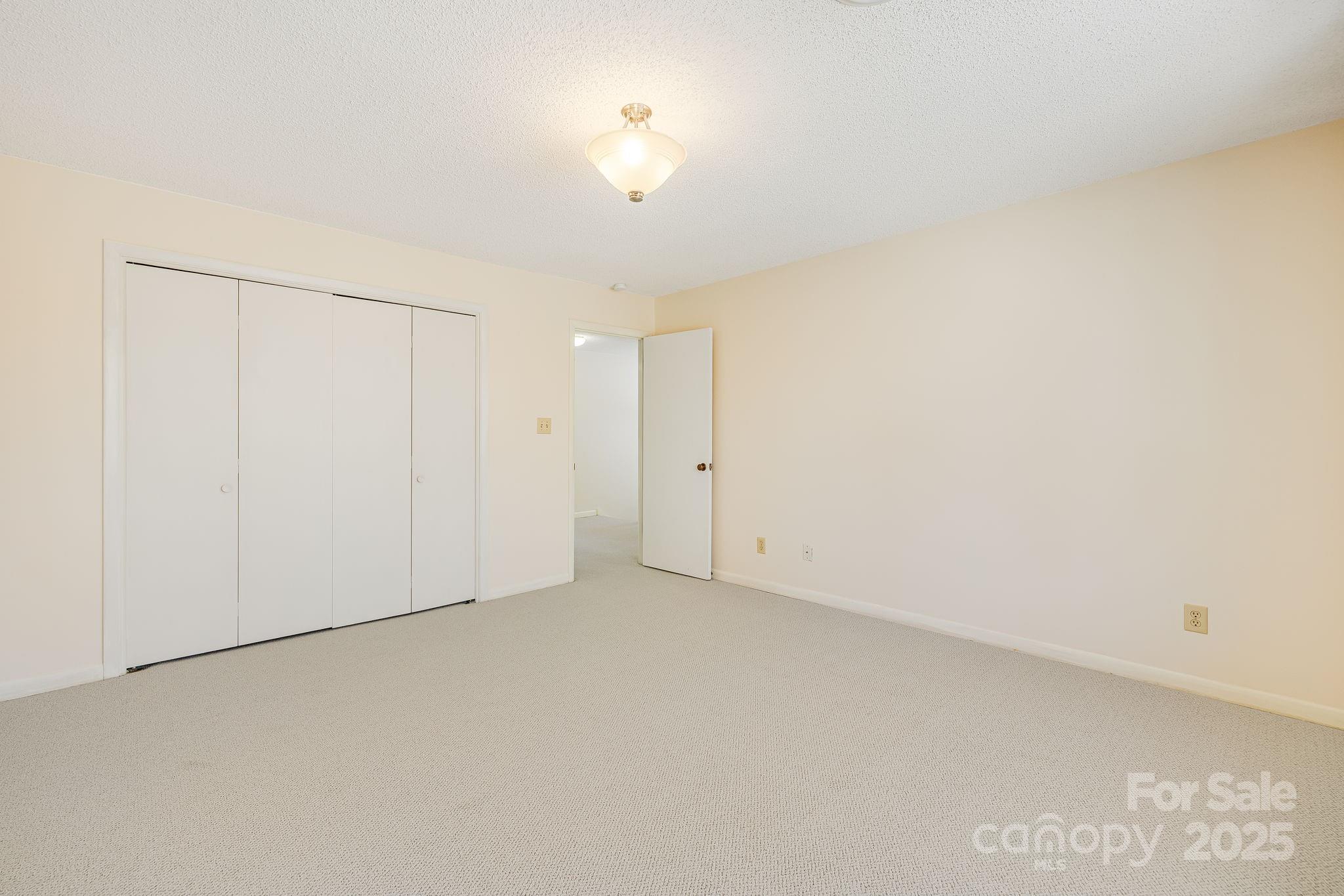 Asheville, North Carolina 28803, United States, 3 Bedrooms Bedrooms, ,3 BathroomsBathrooms,Residential,Under Contract,85456