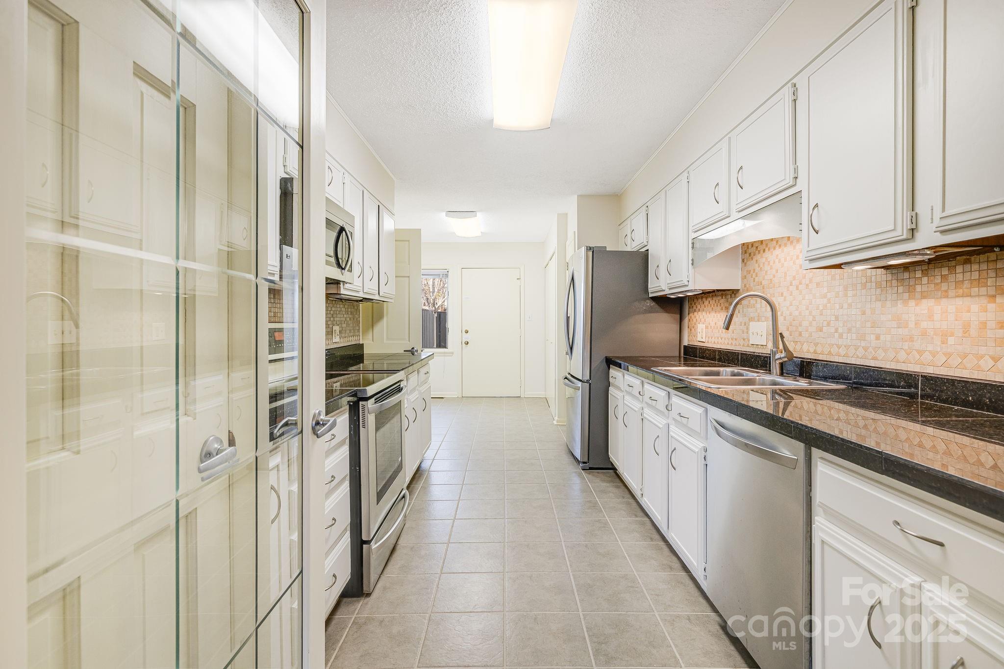 Asheville, North Carolina 28803, United States, 3 Bedrooms Bedrooms, ,3 BathroomsBathrooms,Residential,Under Contract,85456