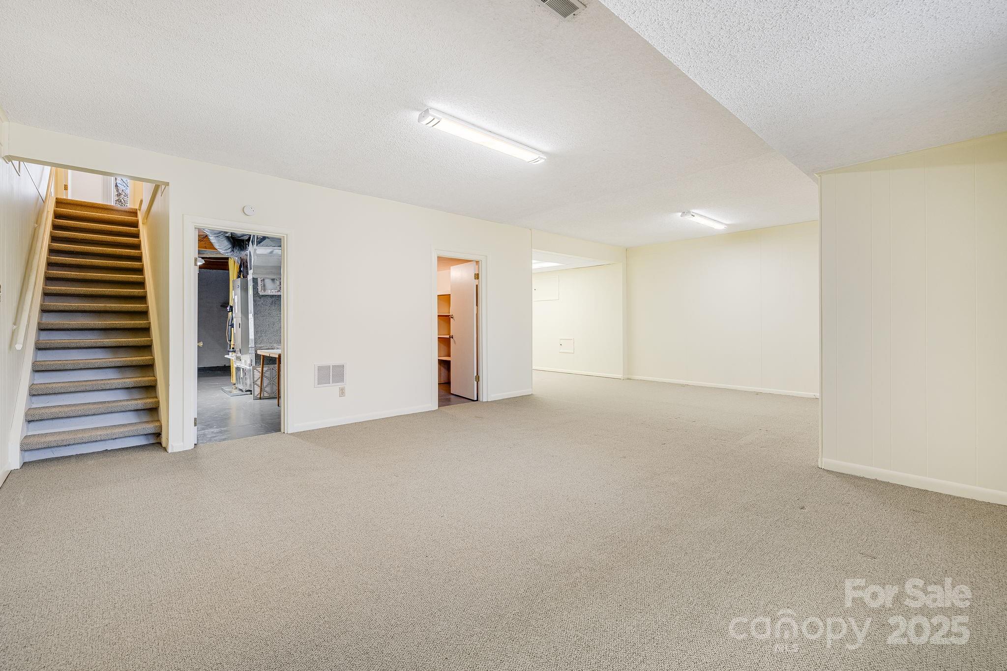 Asheville, North Carolina 28803, United States, 3 Bedrooms Bedrooms, ,3 BathroomsBathrooms,Residential,Under Contract,85456