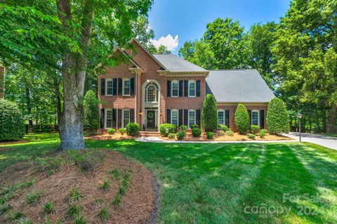 Single Family Residence in Matthews NC 2207 Streatley Lane.jpg