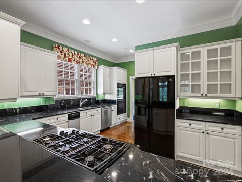 Single Family Residence in Charlotte NC 4837 Cambridge Crescent Drive 15.jpg