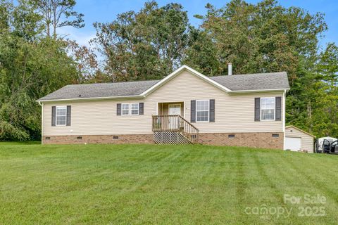 70 Old Bee Tree Road Swannanoa NC 28778