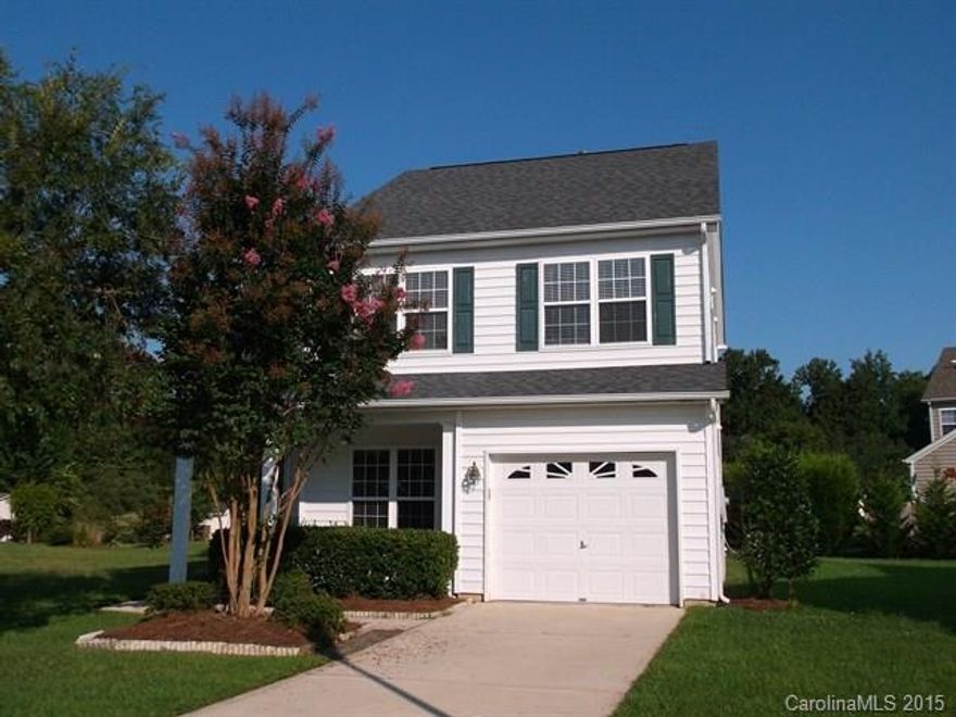 This 1,785 square foot single family home has 4 bedrooms and 2.5 bathrooms. This lovely home has a fireplace in the Great Room and an over sized tub.