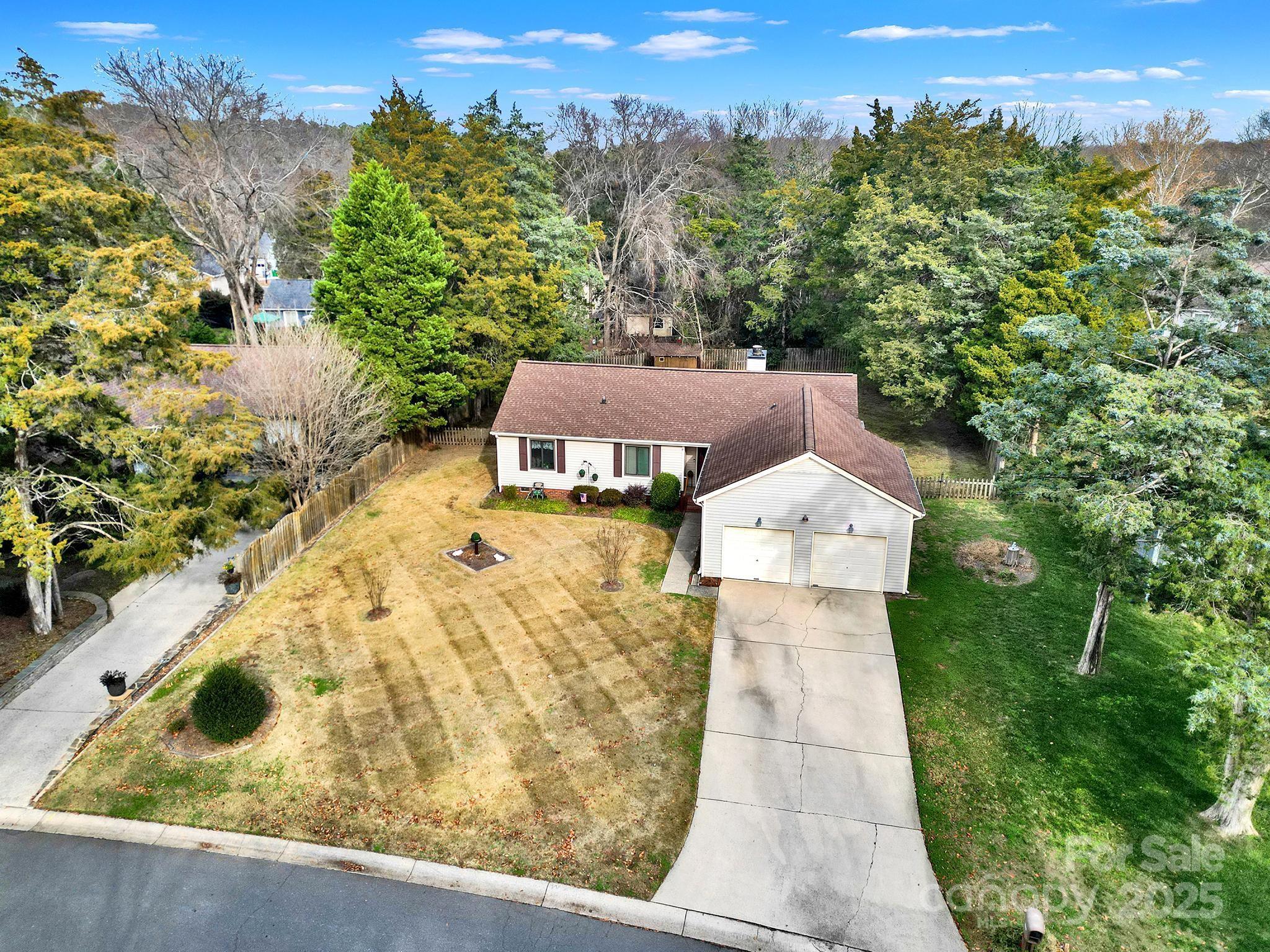 10518 Camelback Circle