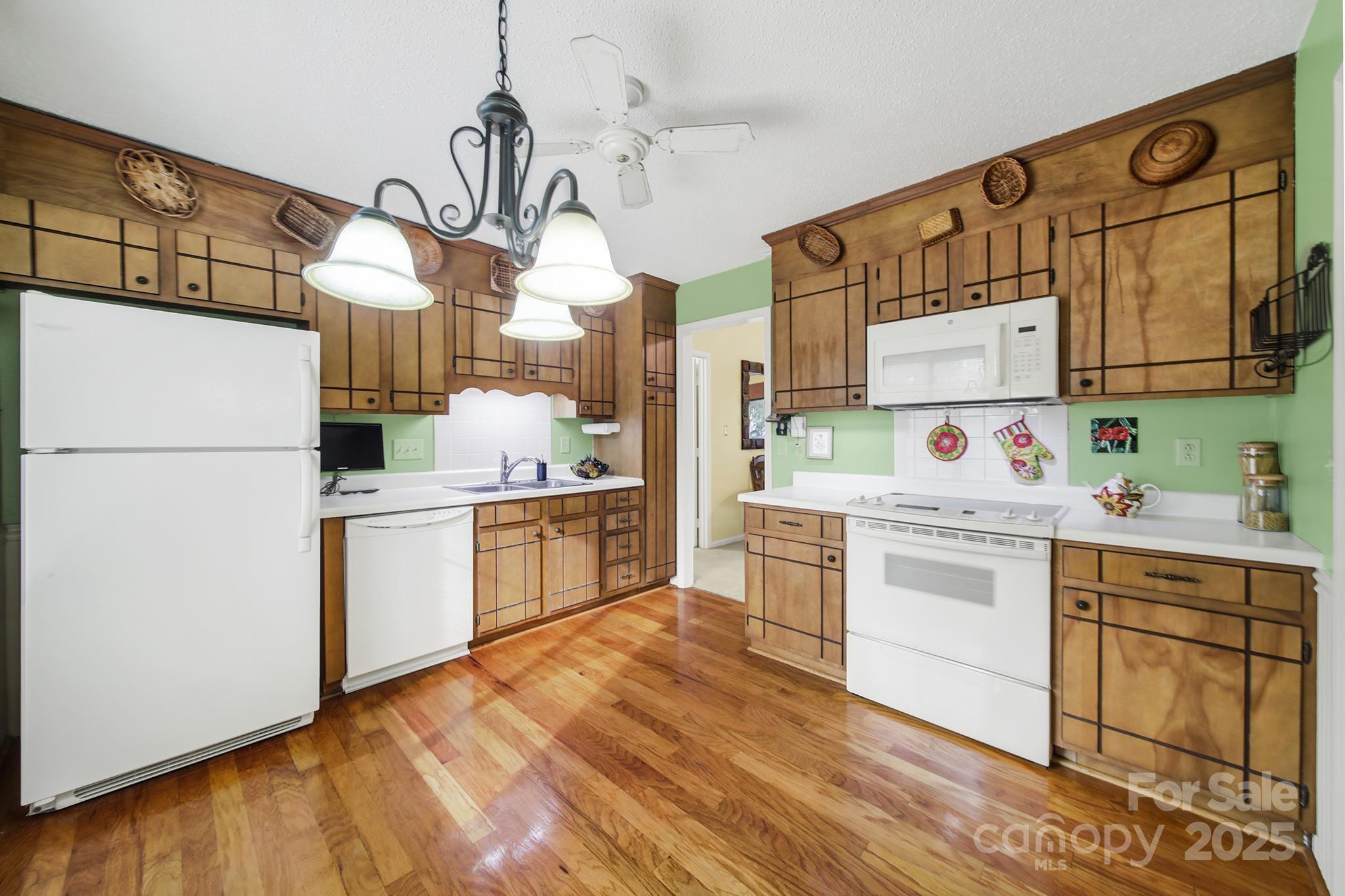 10518 Camelback Circle