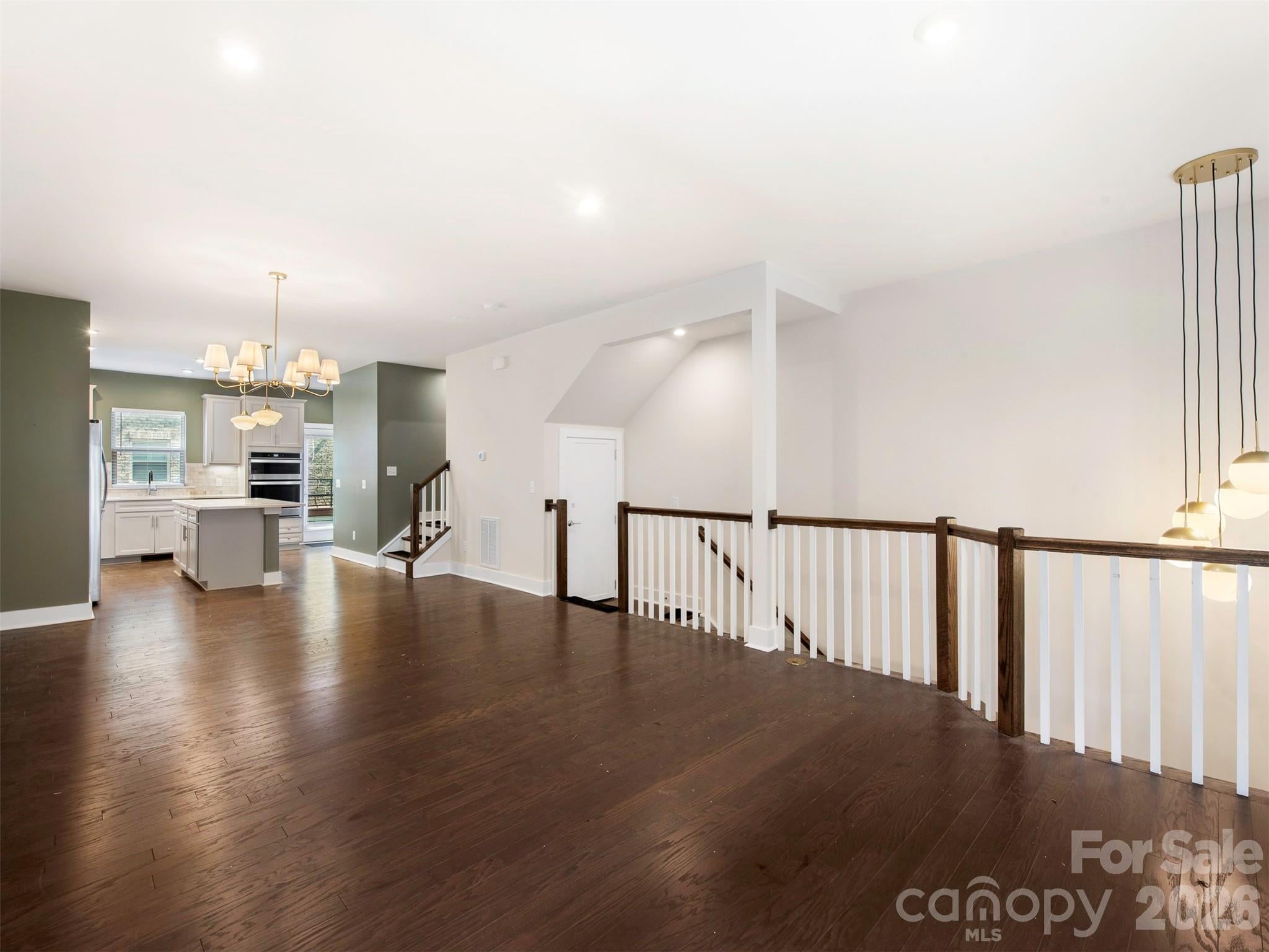 16023 Roscoe Lane L52