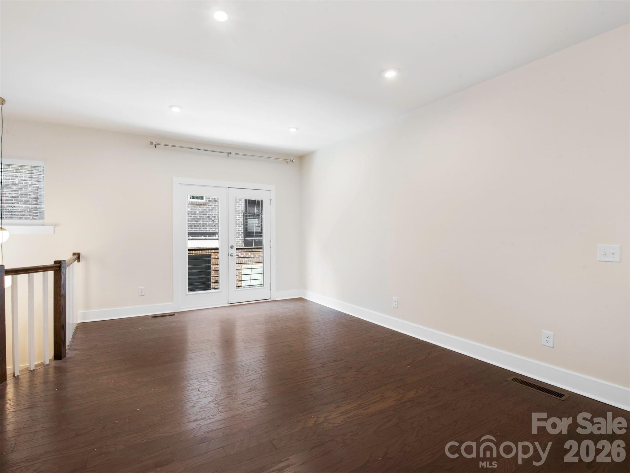 16023 Roscoe Lane L52