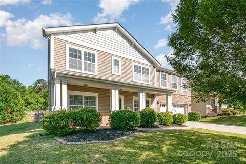 1905 Yellow Daisy Drive Matthews NC 28104