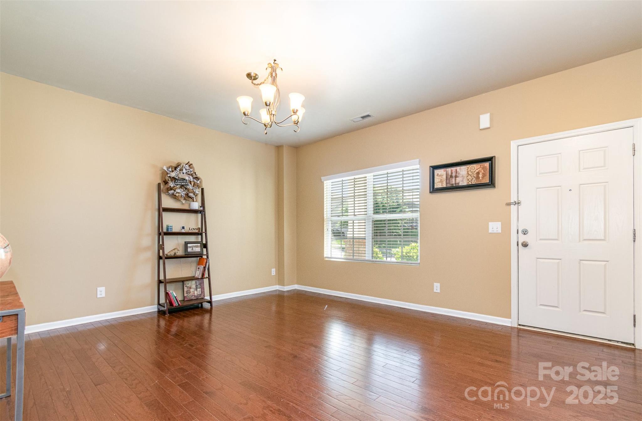 1905 Yellow Daisy Drive