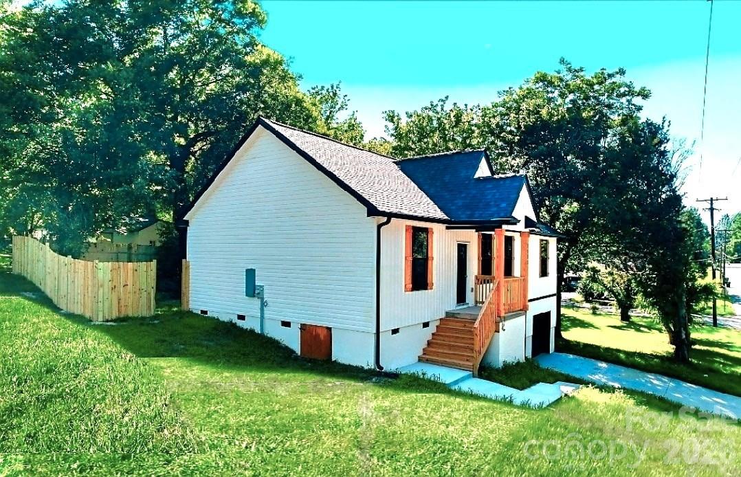 Photo 1 of 40 — 1111 W 7th Avenue, Gastonia, NC 28052