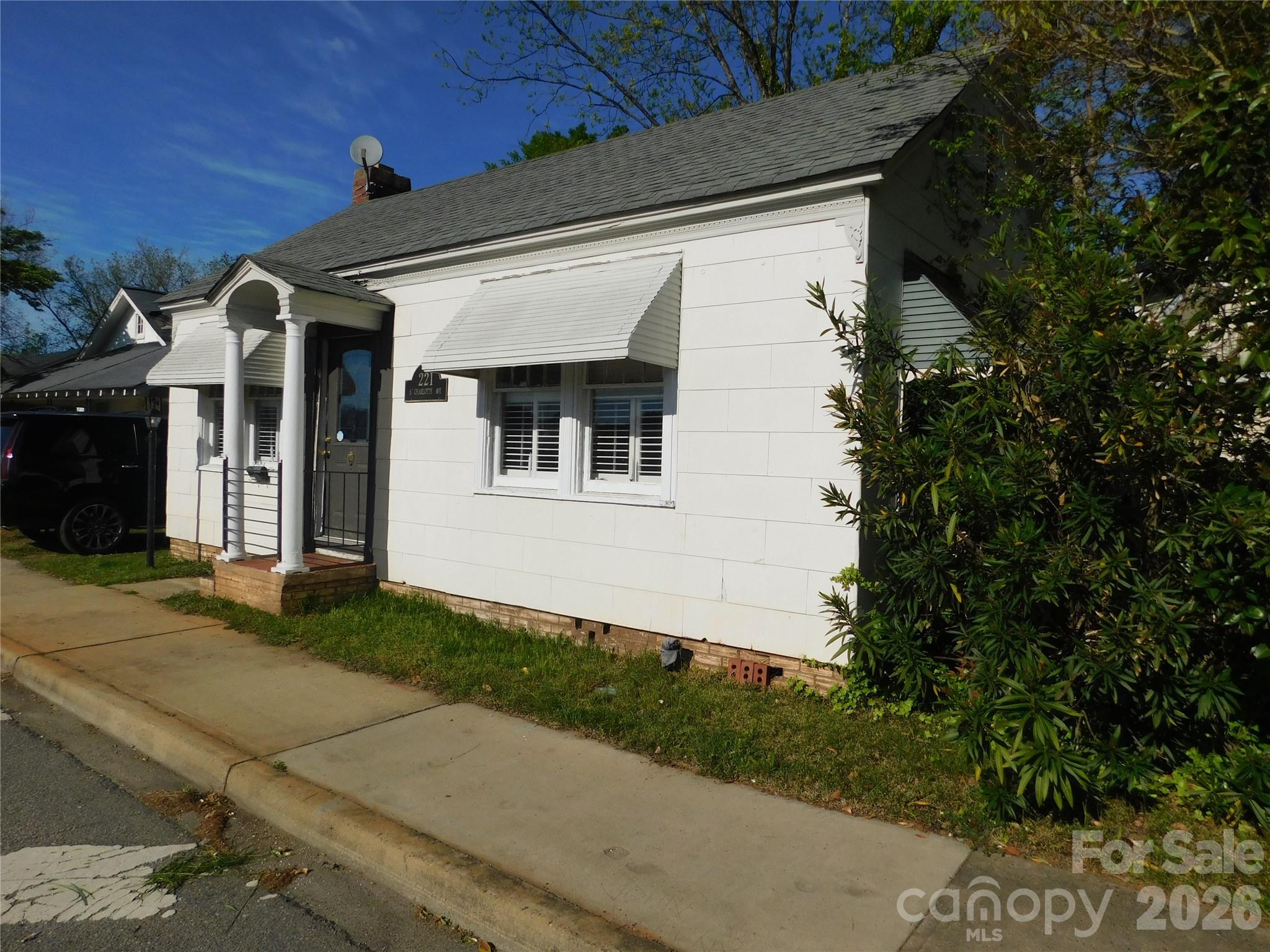 221 S Charlotte Avenue