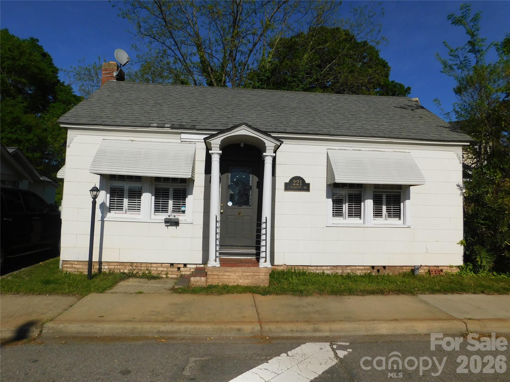 221 S Charlotte Avenue