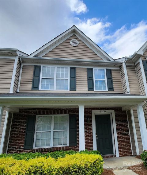 3208 Barons Court Road Charlotte NC 28213