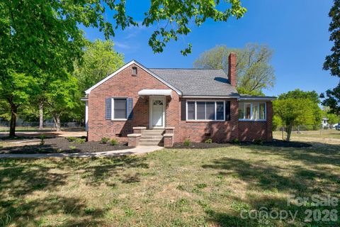 Photo of 409 E Maynard Street, Pageland, SC 29728 (MLS # 4370683)
