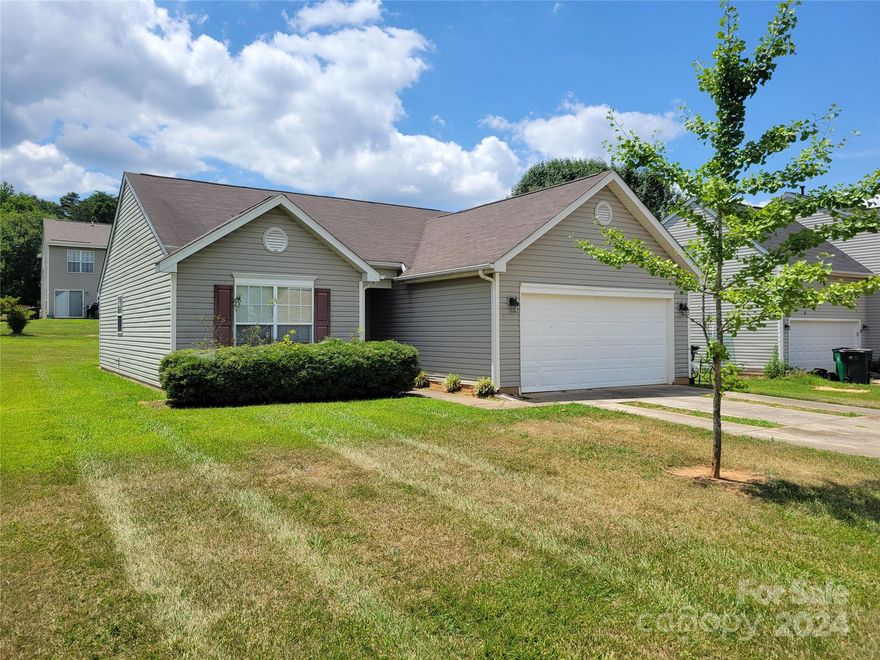 Charming 3 bedroom, 2 full bath, 2-car garage home with great layout, well-equipped kitchen and spacious lot. 
The Glenhaven community is conveniently located within minutes of dining, shopping, and conveniences at the new Riverbend Village shopping complex.  Close to Interstates I-77, I-85, & I-485, and 15 minutes or less from both Uptown Charlotte and Charlotte Douglas airport. Great investment opportunity as first home or as revenue-producing property.  Home sold as-is and is in great condition, but seller to make no repairs.