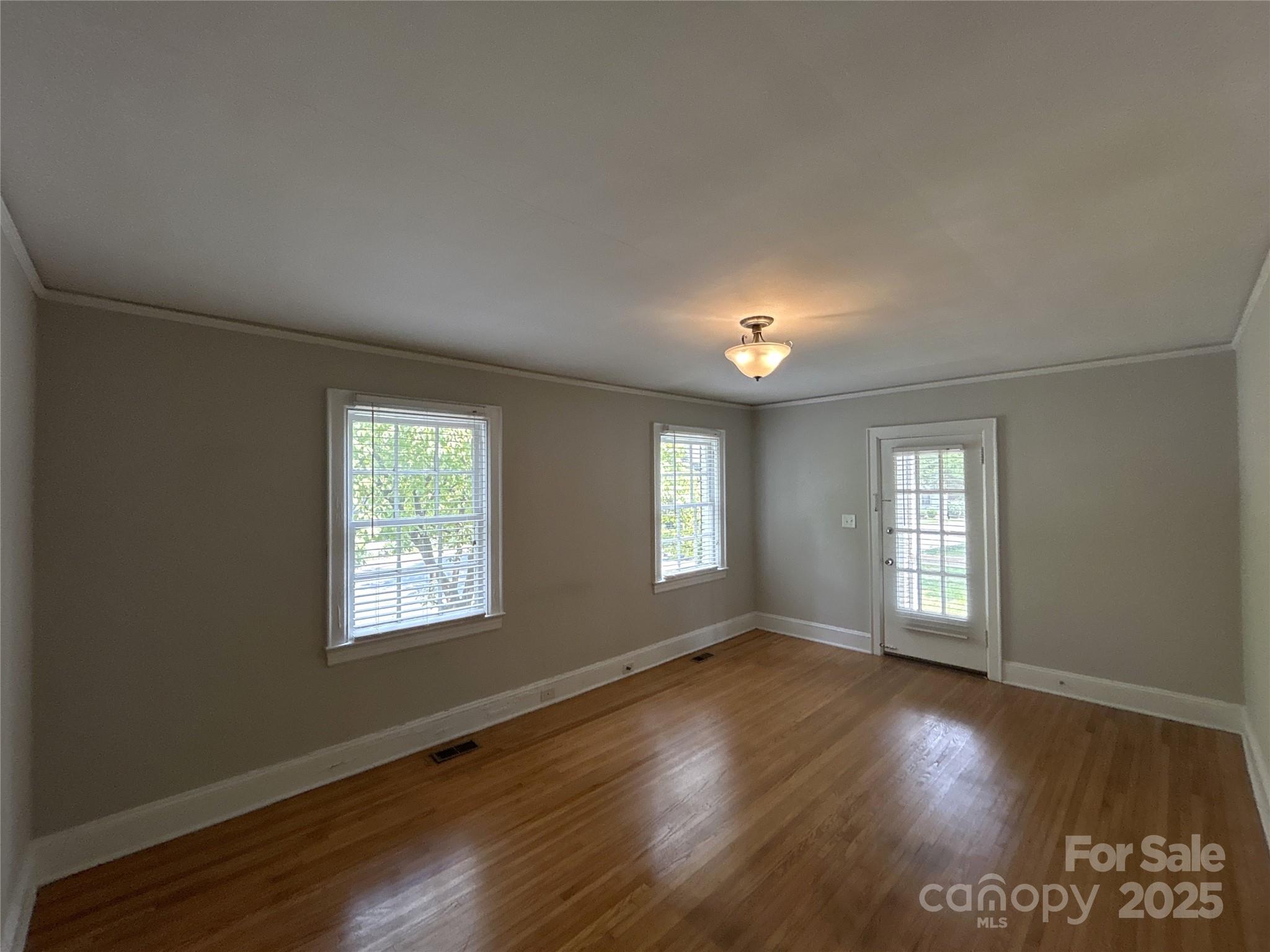 119 N Laurel Avenue 1